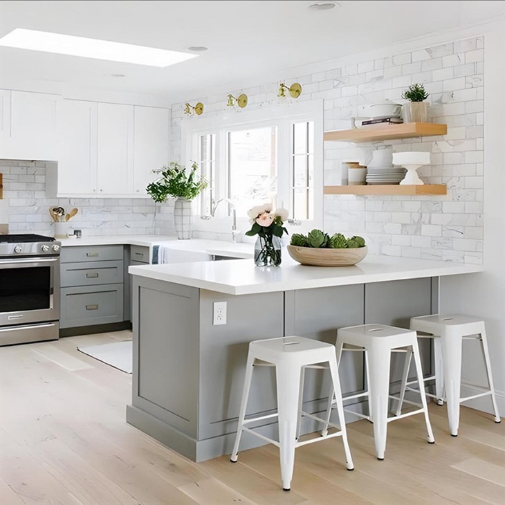 Kuchynský ostrov s žulou